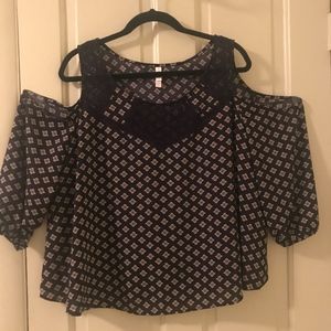 Patterned Cold Shoulder Top (XXL)
